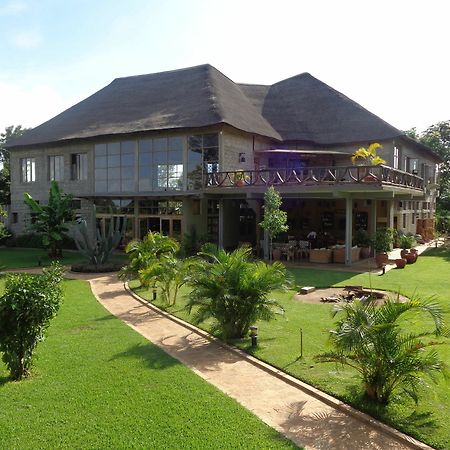 Weru Weru River Lodge Екстериор снимка