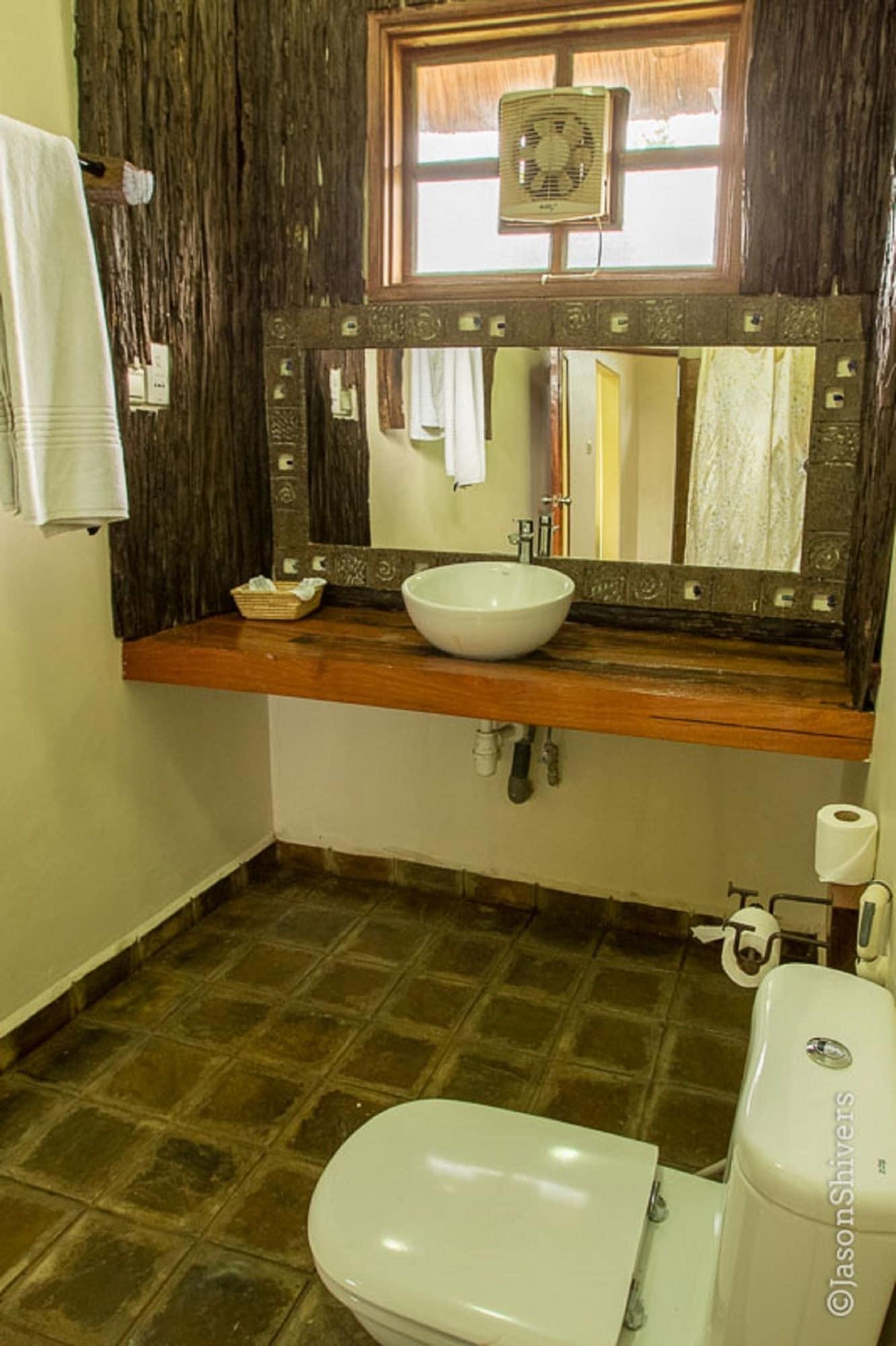 Weru Weru River Lodge Екстериор снимка