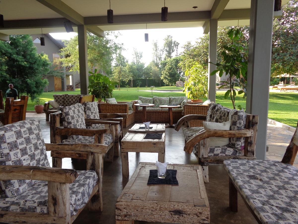 Weru Weru River Lodge Екстериор снимка
