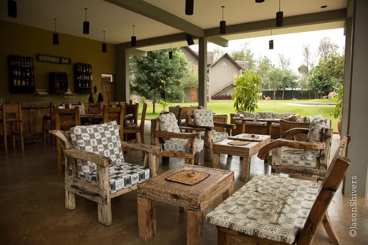 Weru Weru River Lodge Екстериор снимка