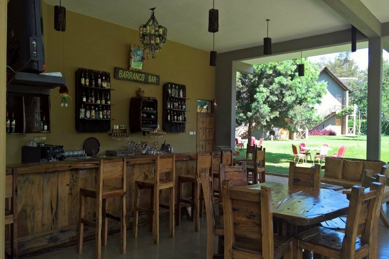 Weru Weru River Lodge Екстериор снимка