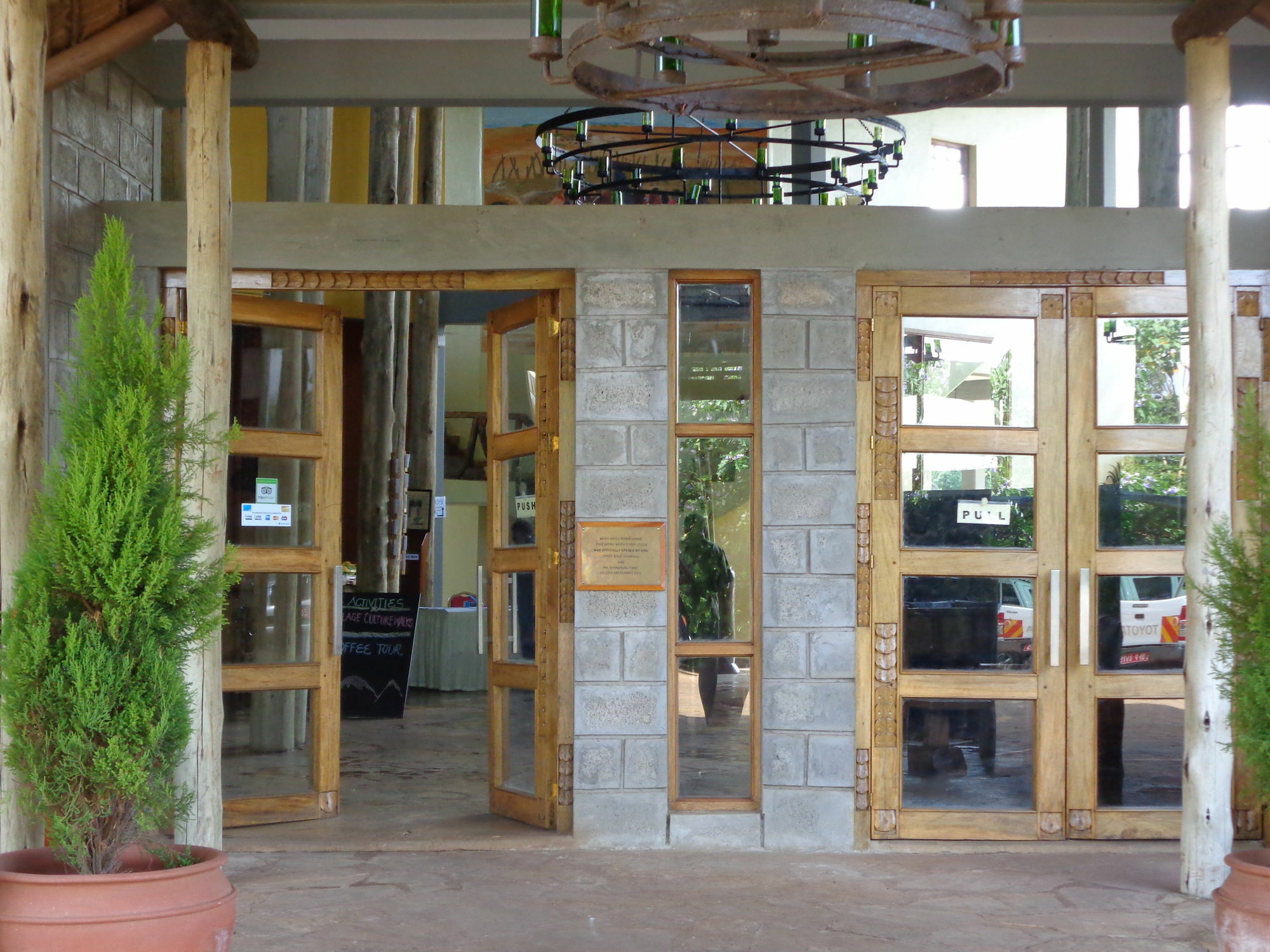 Weru Weru River Lodge Екстериор снимка